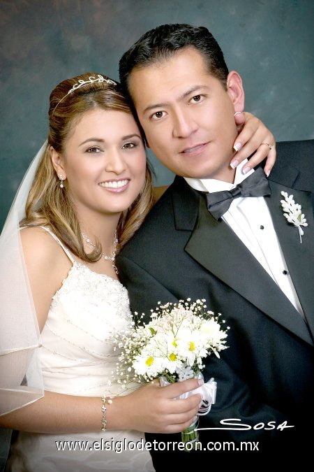 Sr. Sergio Antonio Delgado de los Santos y Srita. Susana Sierra Montelongo unieron sus vidas en matrimonio, en la parroquia Del Rosario, de Parras el sábado 14 de julio de 2007. 

Studio Sosa.