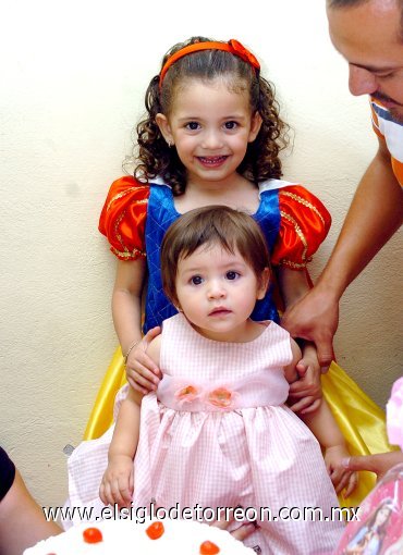 01082007
Las niñas Renata e Isabela, disfrutaron de una bonita fiesta de cumpleaños por sus cuatro y un año de edad respectivamente.