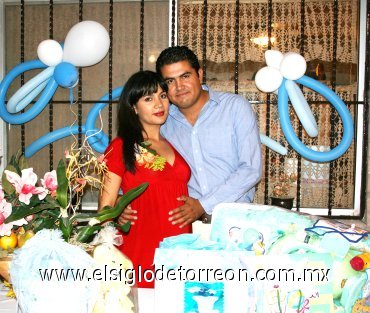 02082007
Yajaira Medina de Ramírez, recibió fiesta de regalos para bebé organizada por Flor Miranda y Hortensia Vázquez.