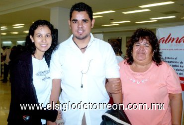01082007
José Galván viajó a México y lo despidieron Berenice Salazar y Rosa María
