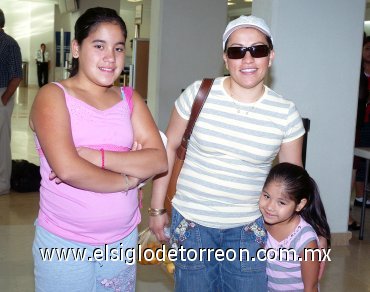 03082007
Margarita, Gabriela y Georgina Carreón viajaron a Tijuana.