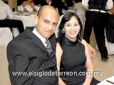01082007
Abraham Salazar y Hasibe Escobedo.
