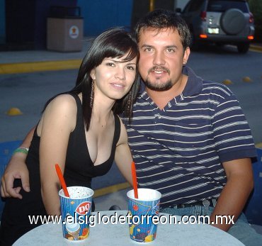 05082007
Jackie Guzmán y Roger Peniche.