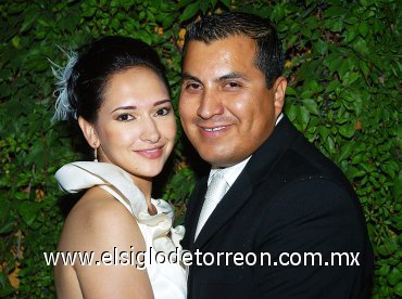 05082007
Srita. Ana Karina Pasillas Yáñez y el Sr. Roberto Rivas Macías efectuaron su matrimonio civil el sábado 21 de julio de 2007.