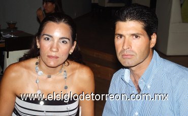 05082007
Victoria de la Torre y Luis García.