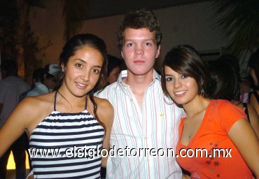 05082007
Ana Karen Tovar, Alejandro Olivares y Andrea Olivares.
