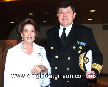 13082007
Josie Reynoard de Iriarte y el almirante Jaime Mejía Michel.