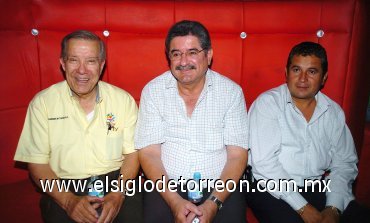 07082007
Don Ramón Iriarte, Fernando González y José Guadalupe, en reciente evento.