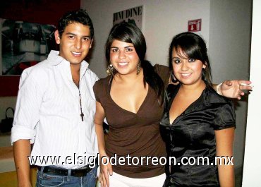 08082007
Sara de Haro, Alex Villarreal y Cecy Navarro.