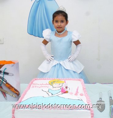 08082007
Stephany Paola Aldana festejó su cuarto cumpleaños, con un alegre convivio infantil.