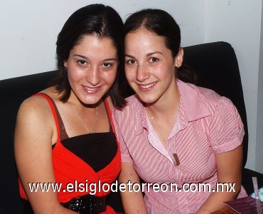 12082007
Ana Cris Jiménez y Angie Bujaidar.