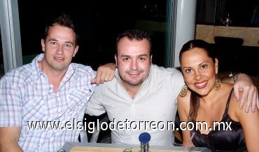 12082007
David Tarr, Toño Lamberta y Minerva Ochoa.