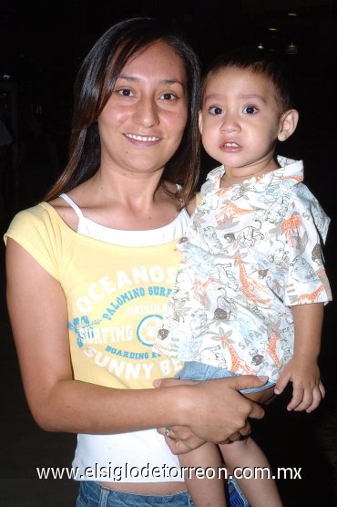 10082007
Yadira Romero y Óscar Quezada.