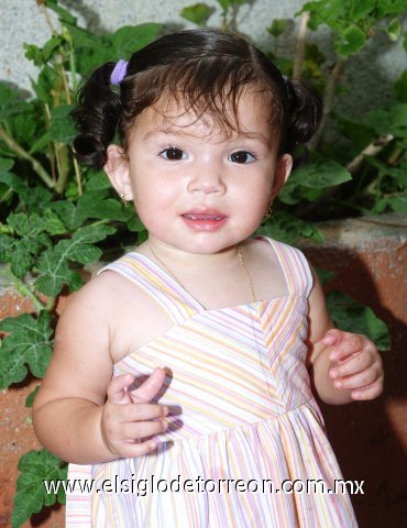 12082007
Ana Sophie Alvarado Castillo, captada en reciente festejo.