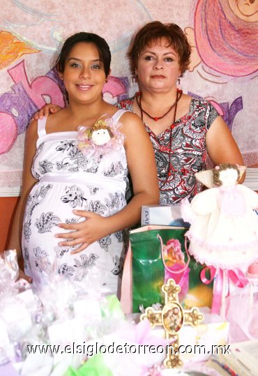 11082007
Yasmín Montserrat de Esquivel disfrutó de una alegre fiesta de canastilla, ofrecida por María Yanela de Ortiz.