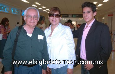 06082007
Enrique, Emilio y Leticia Olloqui viajaron con destino a Miami.