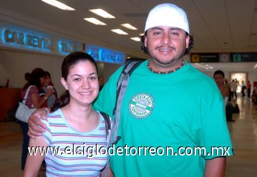 06082007
Pedro Ocio y Lupita Galindo viajaron con destino a Los Cabos.