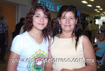 12082007
América Dueñas y Roble Ramos llegaron de la Ciudad de México.