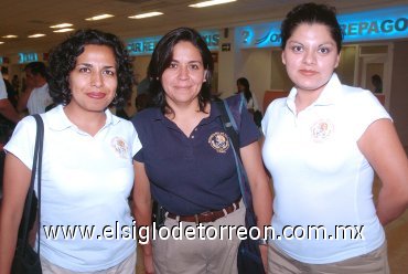 14082007
Elizabeth Cruz, Sonia Jiménez y Cecilia del Carmen González viajaron a México.
