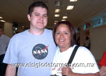 14082007
Óscar González y Margarita Reyes viajaron a Guadalajara.
