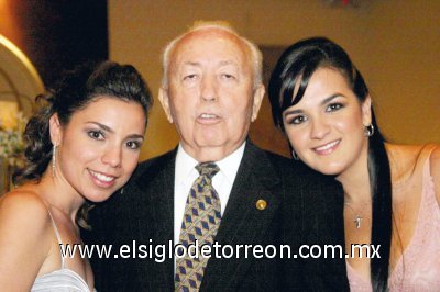 Gaby y Luciano Arriaga y Sofía López.