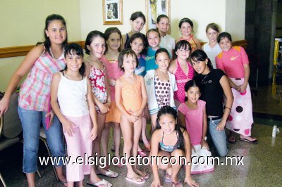 La festejada junto a todas sus invitadas.