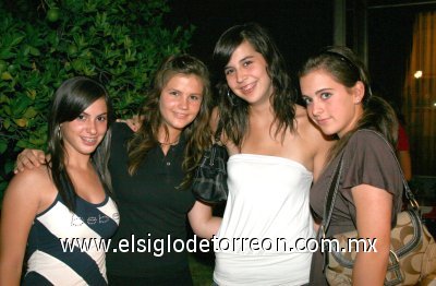 Anly García, Mariana Sesma, Angélica Sesma y Ale Calvete.