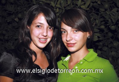 Ana Isabel Pérez y Andrea Arenal.