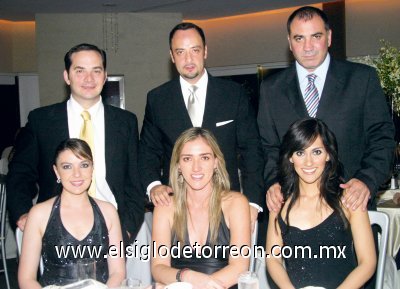 José y Georgina Alatorre, Ito Barrios y Marcela Garza, Eduardo González y Tita Corona.