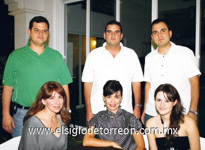 Anabel Carrillo de Murra y Alfredo Murra Farrús, Maribel Barrera de Murra y Eduardo Murra Farrús, Dora Valdés de García y Enrique García Murra.