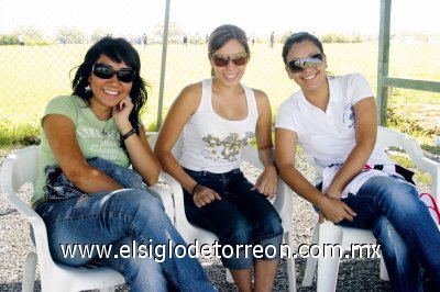 Mayela Aquile, Karla Atilano y Miriam Vázquez.