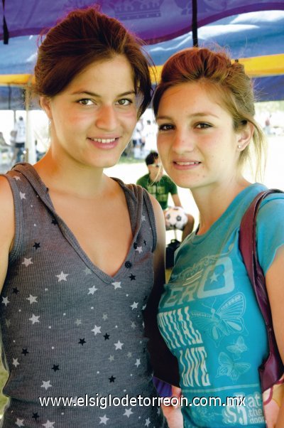 Ana Karla Garza y Flor Soto.