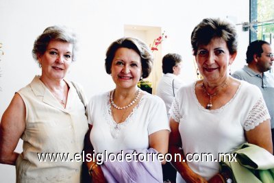 Se une la Marina a los festejos
Monse de Mancilla, Lucia F. de López y Beatriz de Gómez.