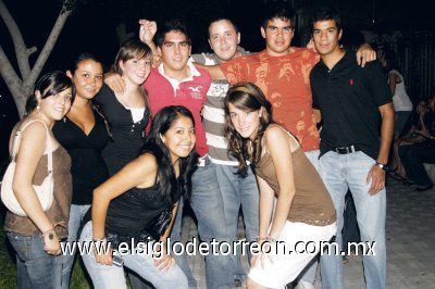 Mariana Valdés, Marifer Vara, Mario Lozoya, María Isabel Ayup, Ale Castillo, Ana Mary y Jessica Martínez.