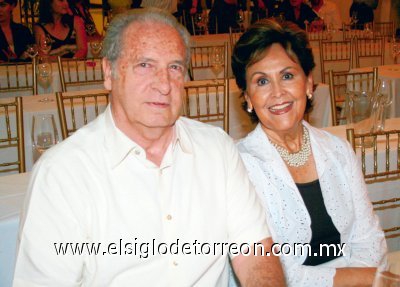 Sigfrido Sánchez y Luz María González de Sánchez.