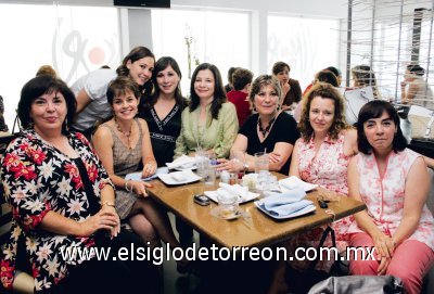 Gabriela Mc Anally, Mayela Roiz, Lorena Garza de Silerio, Guadalupe Gallardo de Garza, Blanca Garza, Araceli Aguirre de Gallardo y Cruz González de Gallardo.