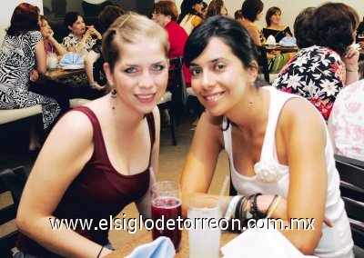 Blanca Álvarez y Erika Sosa.