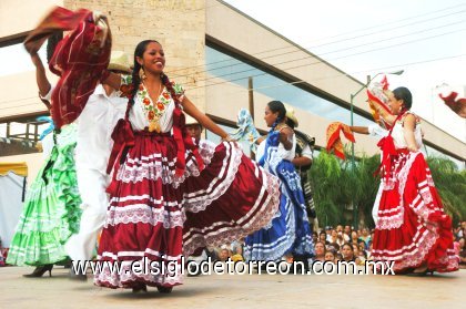 La Organización de Artesanos Independientes de Oaxaca, fueron los encargados de traer la fiesta más grande de América Latina hasta Torreón.