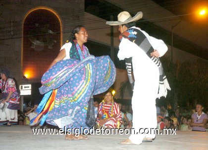 Oaxaca ofrendó a Torreón el cántaro de Coyotepec como símbolo de hermandad entre ambos pueblos.