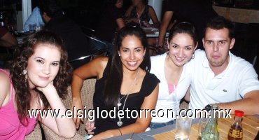 18082007
Emma Ceballos, Elvita Quiroz, Blanca Dueñes y Gerardo Guajardo.