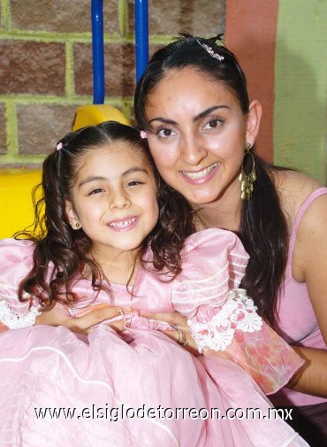 18082007_s_Lupita Rosales y Antonieta del Río.