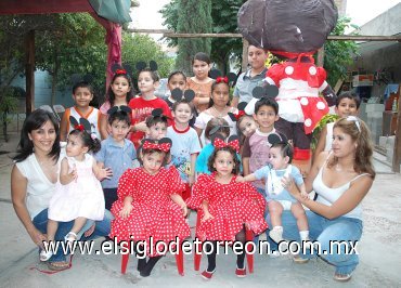 19082007_d_Frida y Paulina González Barajas, en la divertida fiesta que les ofrecieron sus padres, Carlos González y Selene Barajas, al celebrar sus cumpleaños.