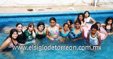 19082007_d_Jéssica Amani Araujo Lozano celebró su cumpleaños con una albercada, a la que asistieron Mariana, Isabel, Andrea, Ana Sofía, Arlin, Alejandra, Karla, Michele, Abelito y Juanito, entre otros amigos.