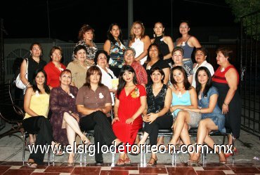 15082007
Yajaira Medina de Ramírez, acompañada de las invitadas a su fiesta de canastilla.