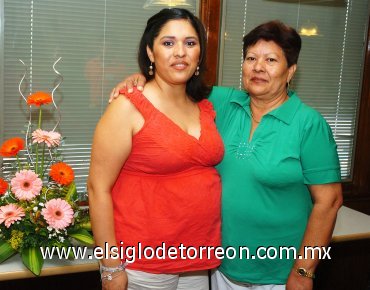 18082007
Fabiola y su mamá, Teresa Vega Flores.