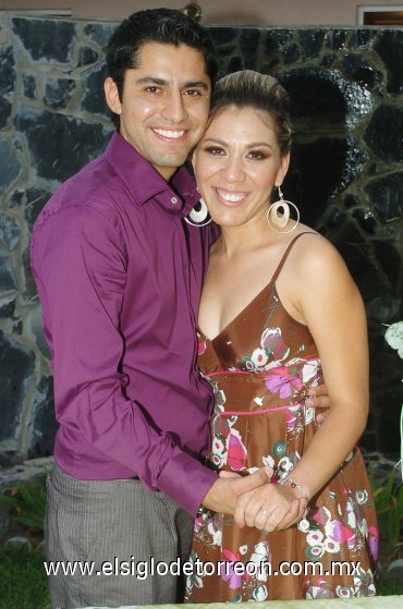 18082007_s_Mariana Molina González y Jorge Hernández Carrillo, en la despedida que les ofrecieron por su próxima boda a efectuarse el ocho de septiembre.