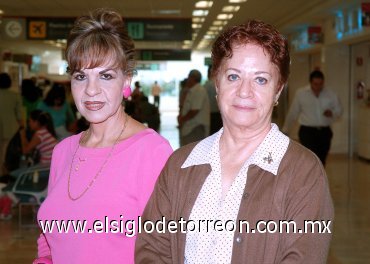 16082007_J_María Antonieta Hernández y Virginia Talamantes viajaron a Guadalajara.