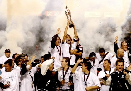 Los jugadores terminaron exhaustos, con la playera empapada y de cara a las lámparas. Apenas con la energía suficiente para levantar un trofeo más: la Superliga.