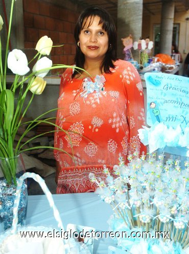 22082007
Nélida Ortiz de Ibarra, en la fiesta de regalos que le ofrecieron para el bebé que espera.