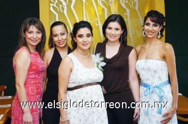 24082007
Rosa Cecilia Sosa Lugo junto a Gera Martínez, Roxana Ortega, Vanesa Loera y Carla Sosa.